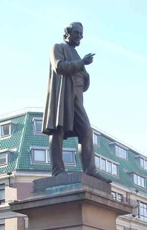 Statue de Richard Cobden devant l’glise St Ann  Manchester.